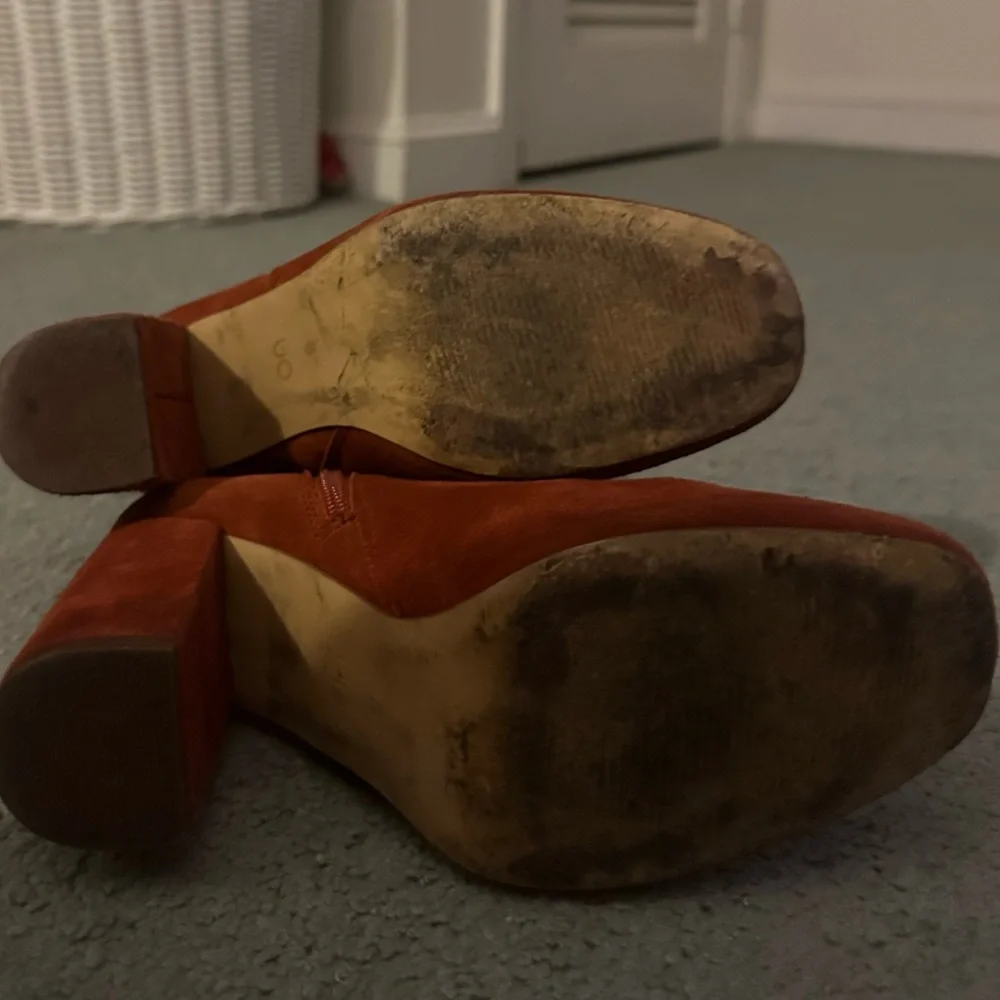 Urban outfitters suede size 8 booties - Picture 6 of 7